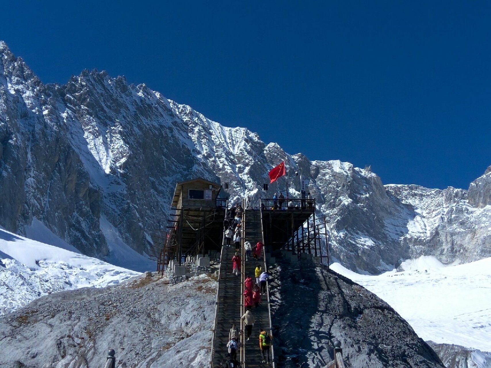 玉龙雪山 海拔4680米 最后一千个台阶真是太要命了