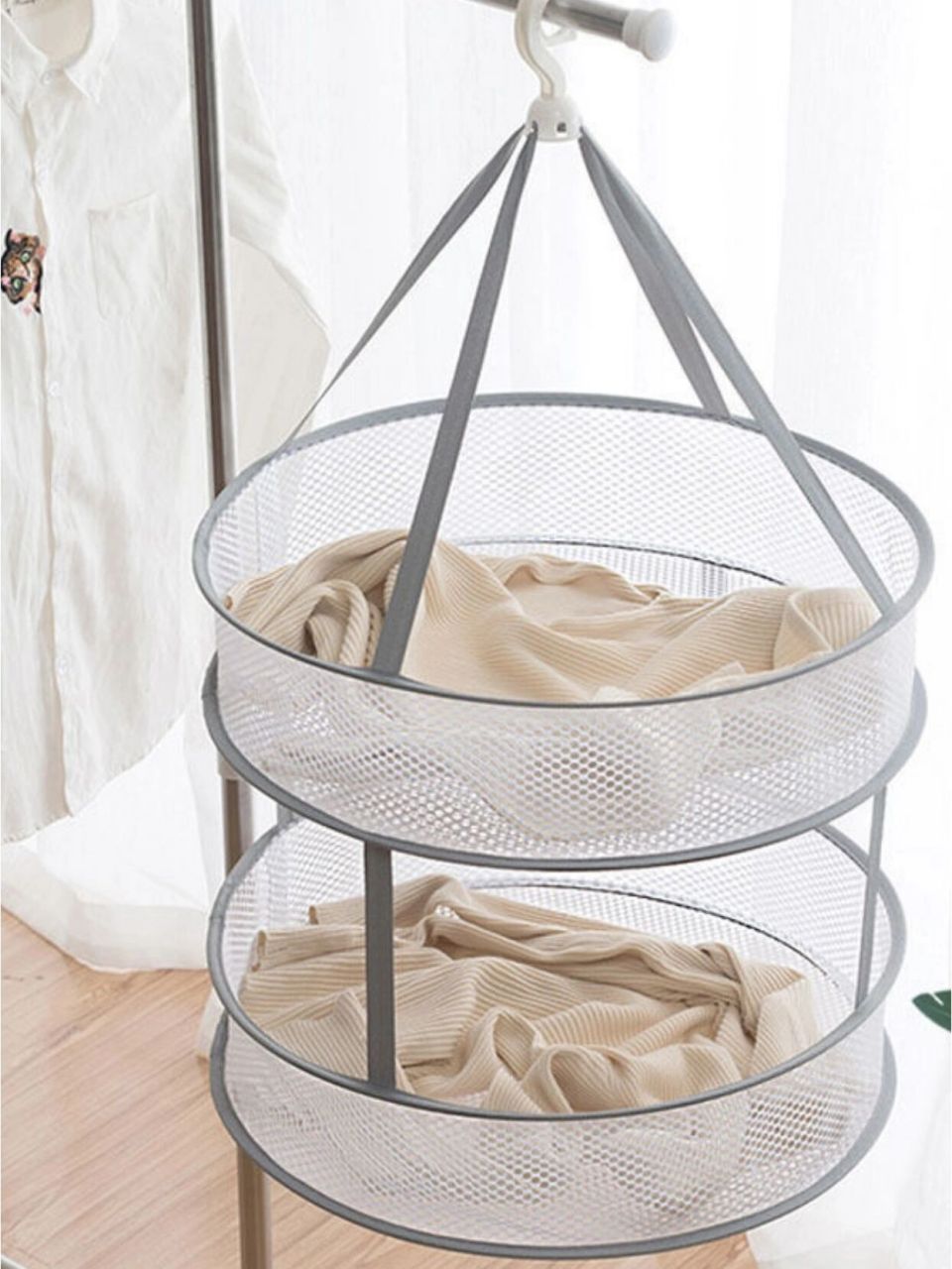 99 61 首先我们清洗完羊毛衣后,建议将羊毛衣平铺晾晒.