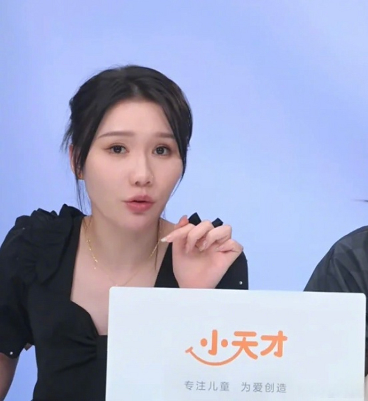 给许久没去李佳琦直播间的朋友们看一下旺旺最近的状态,判若两"旺"[跪