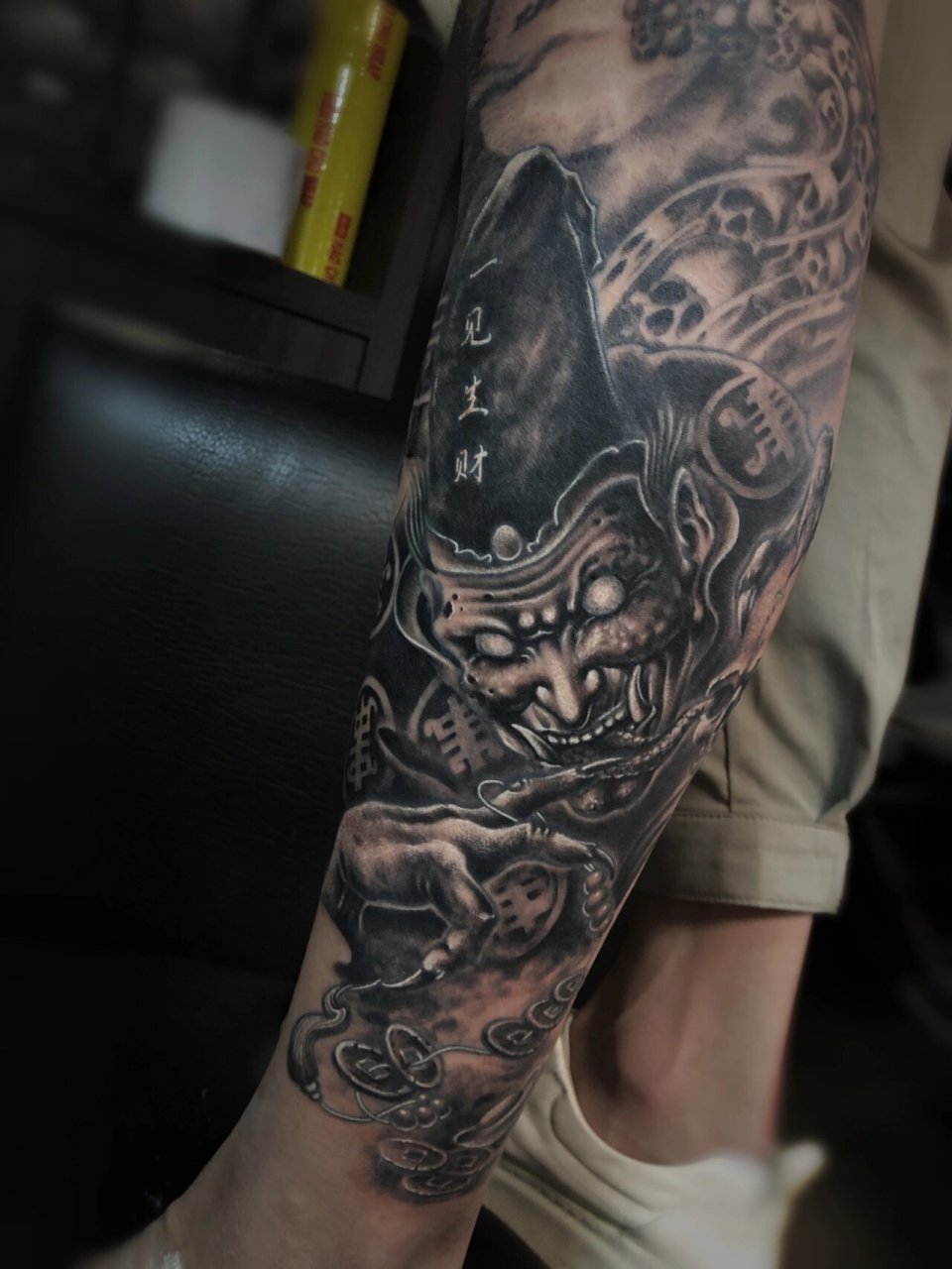 黑白无常小腿纹身