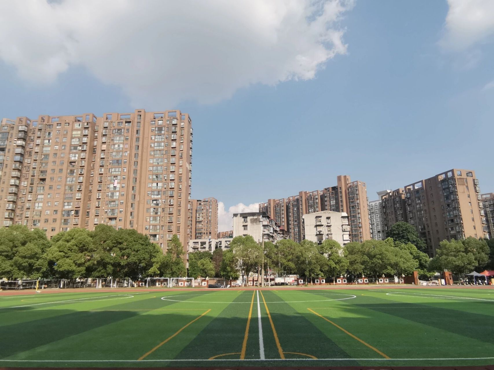 武汉市粮道街中学(积玉桥校区) 今天回初中母校啦,真的很漂亮!