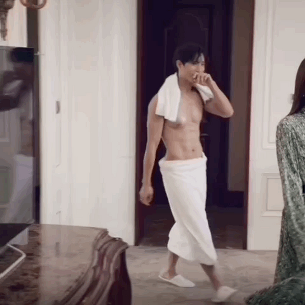 张峻宁扫楼秀肌肉# 走过路过千万不要错过!