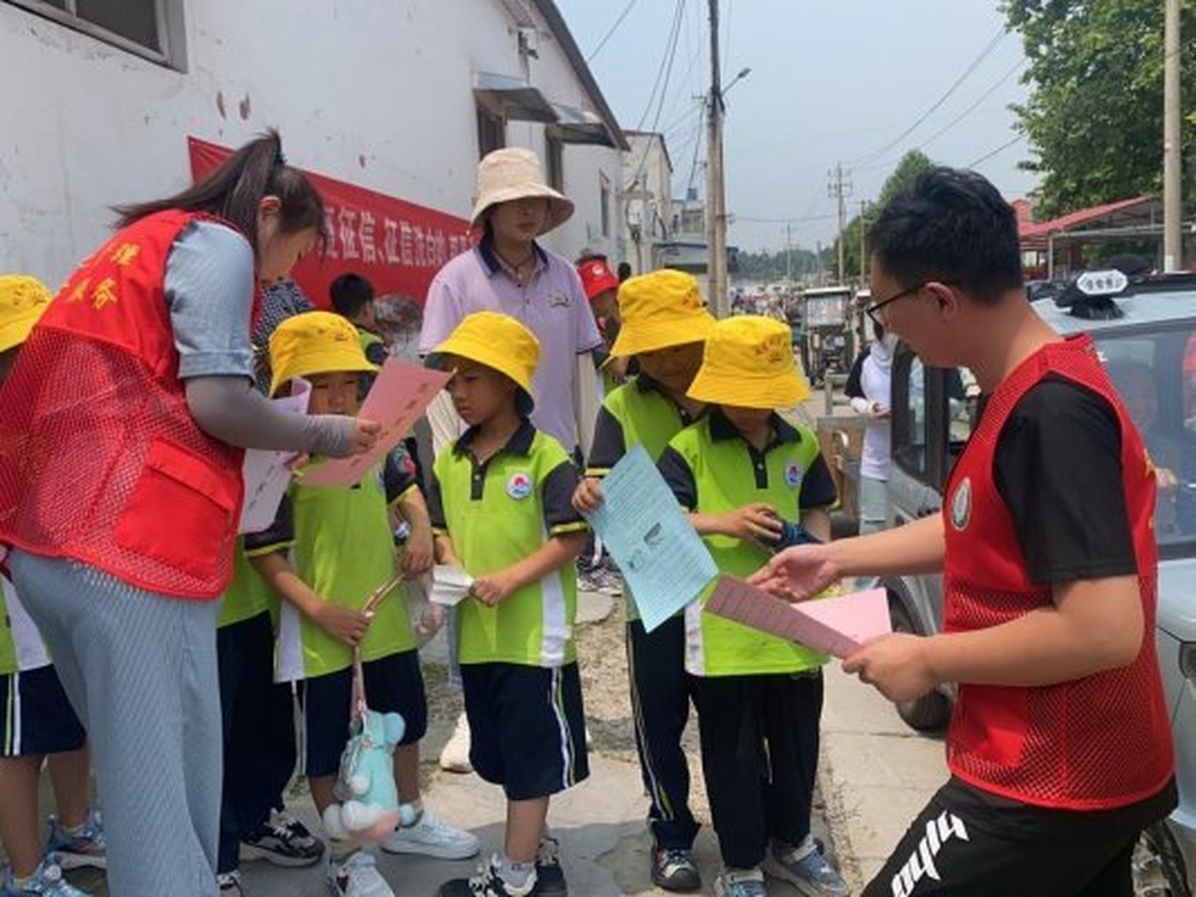 济宁# 【济宁市任城区南张街道:手牵手积极防汛减灾 心连心构建和谐