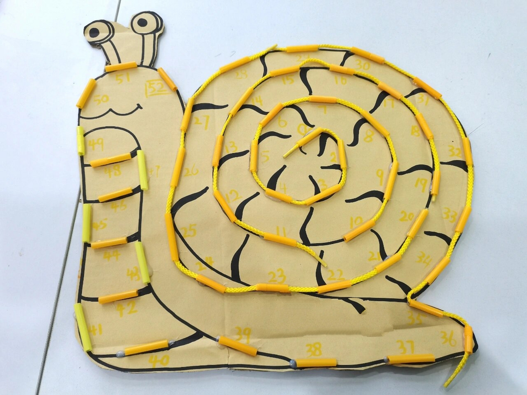 幼儿园益智区自制教玩具(附细节) 94幼儿园益智区自制教玩具 吸管串