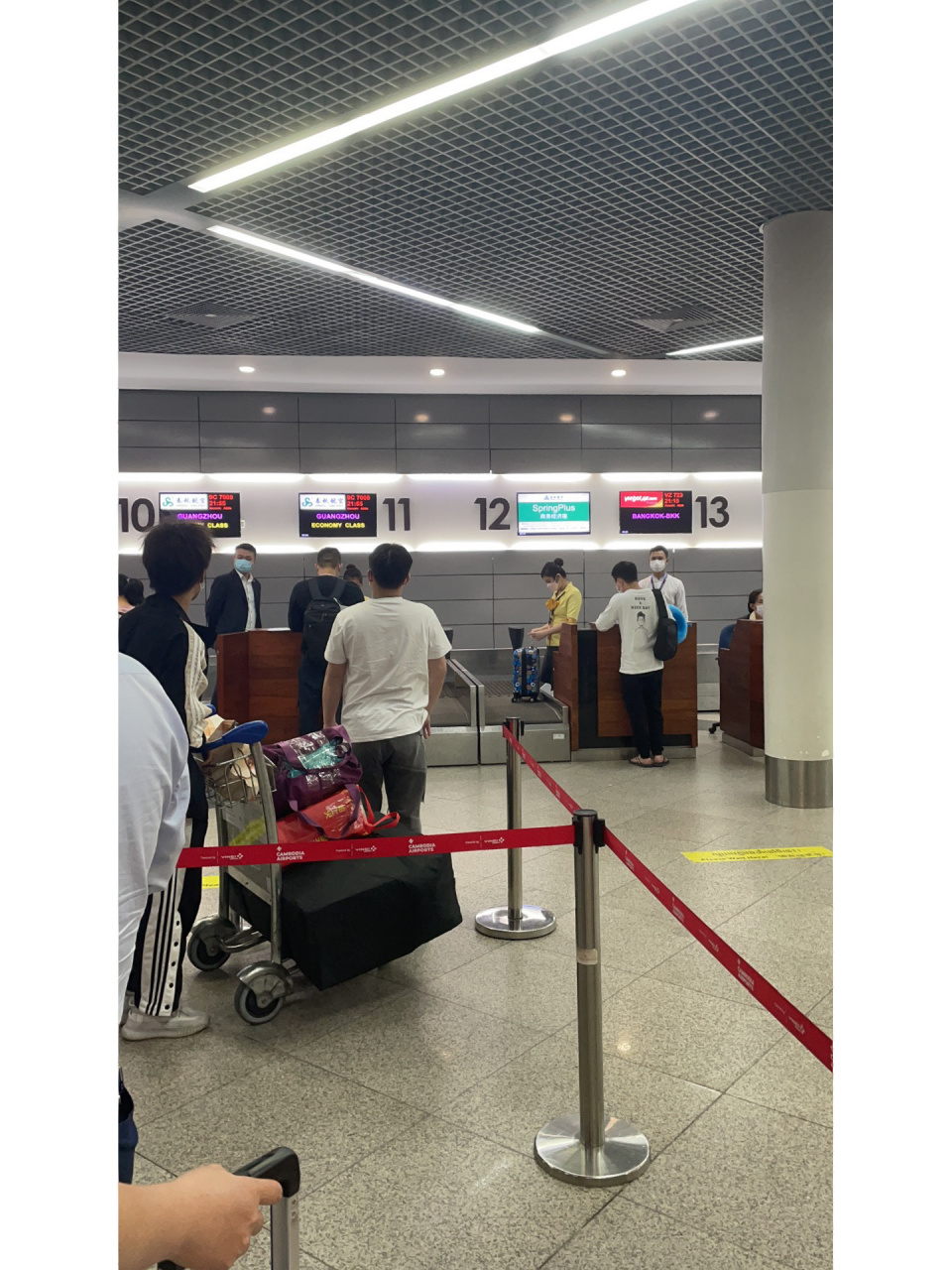 在上飞机前又在免税店买了一条香烟放在包里下飞机出海关会不会被查?