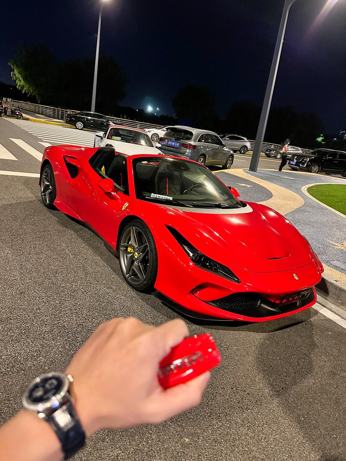 毫不夸张的可以告诉一下想买法拉利的朋友,法拉利的车真的好开,比911