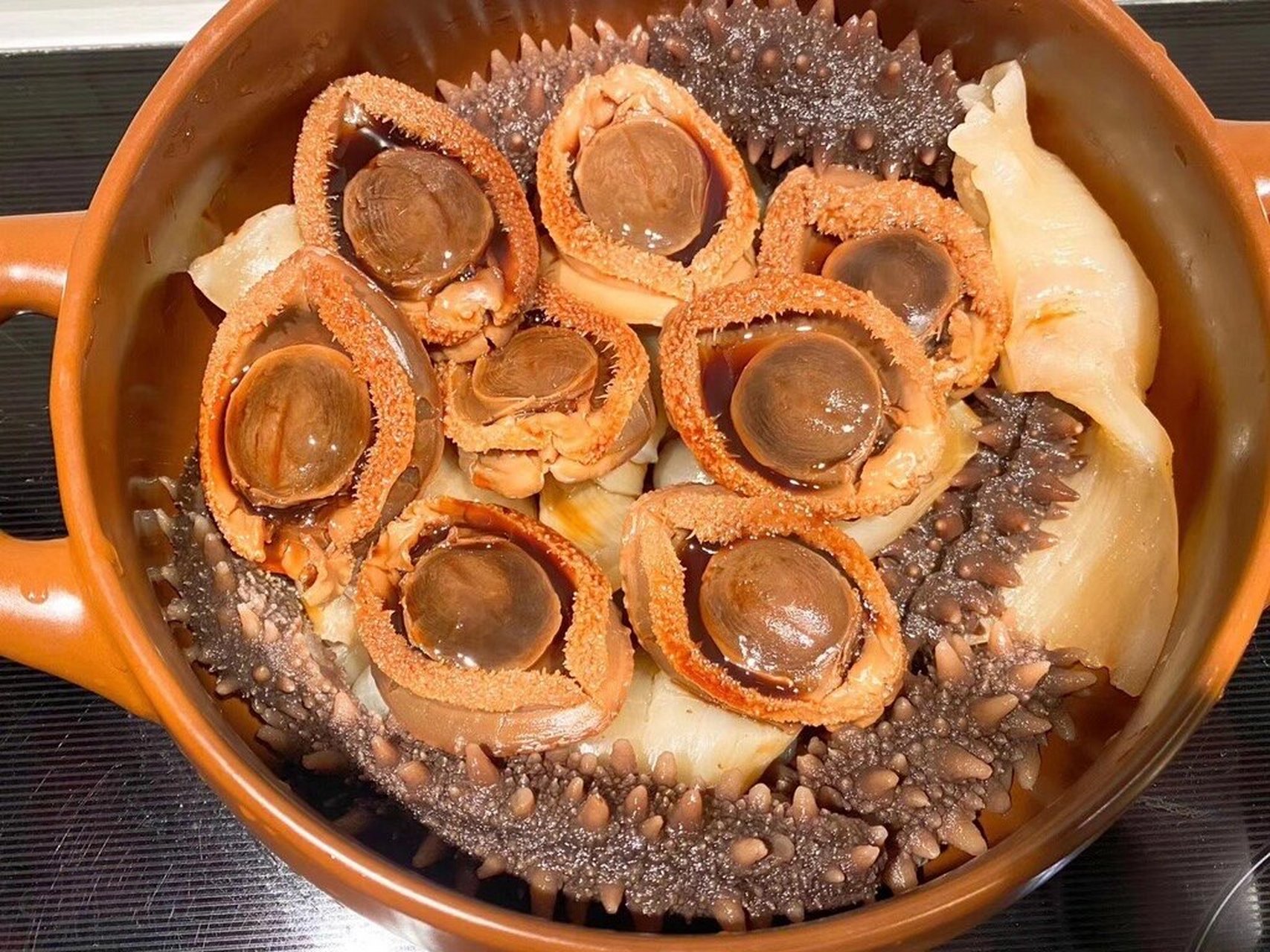 鲍鱼海参焖花胶    「与家人好友分享美食是一件很让人心情愉悦的事.