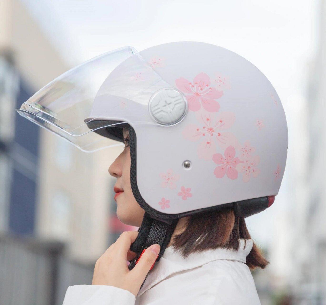 头盔外壳的材料还有辣么多的区别 166 abs abs是目前头盔外壳材料中