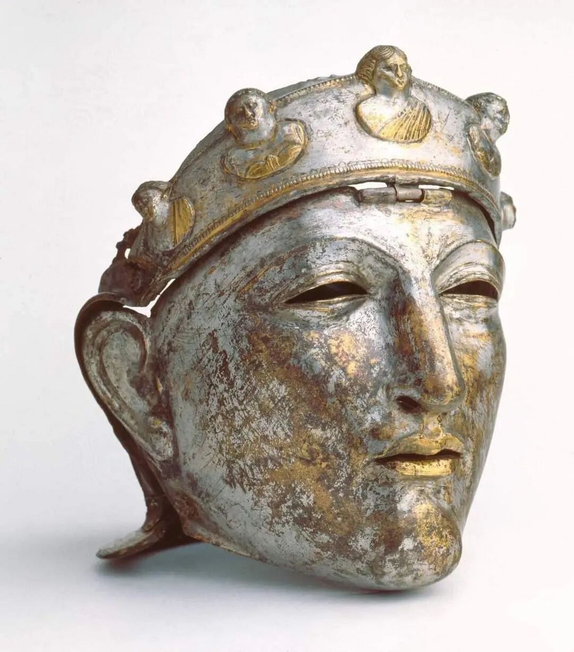 2000年前罗马精英骑兵所戴的古代头盔(面具).