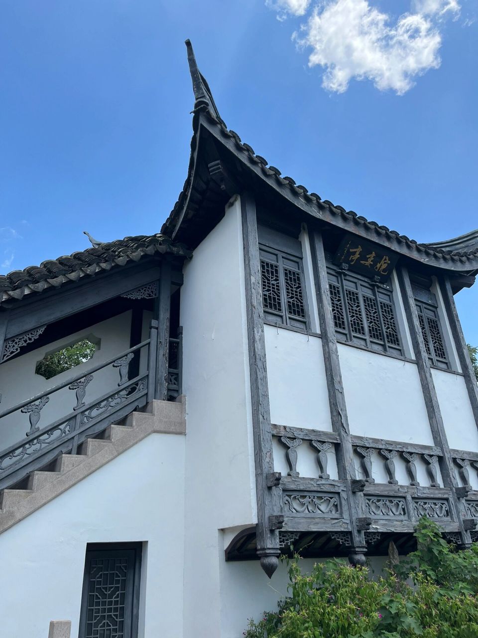 小昆山园 今天去逛小昆山园啦,山很矮,基本为斜坡,阶梯很少.