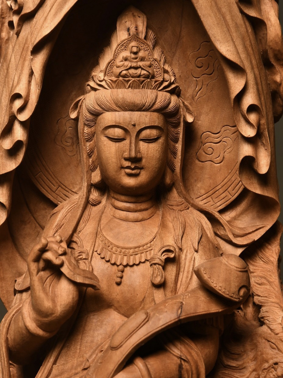 "如 意 观 音" 【如意观音】老山檀香新品 大师级雕工 【规格】高61cm