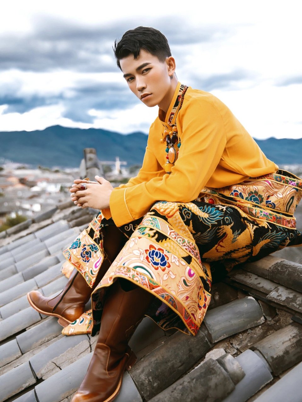 丽江男生藏族写真 男生藏服写真. 丽江古城约拍.