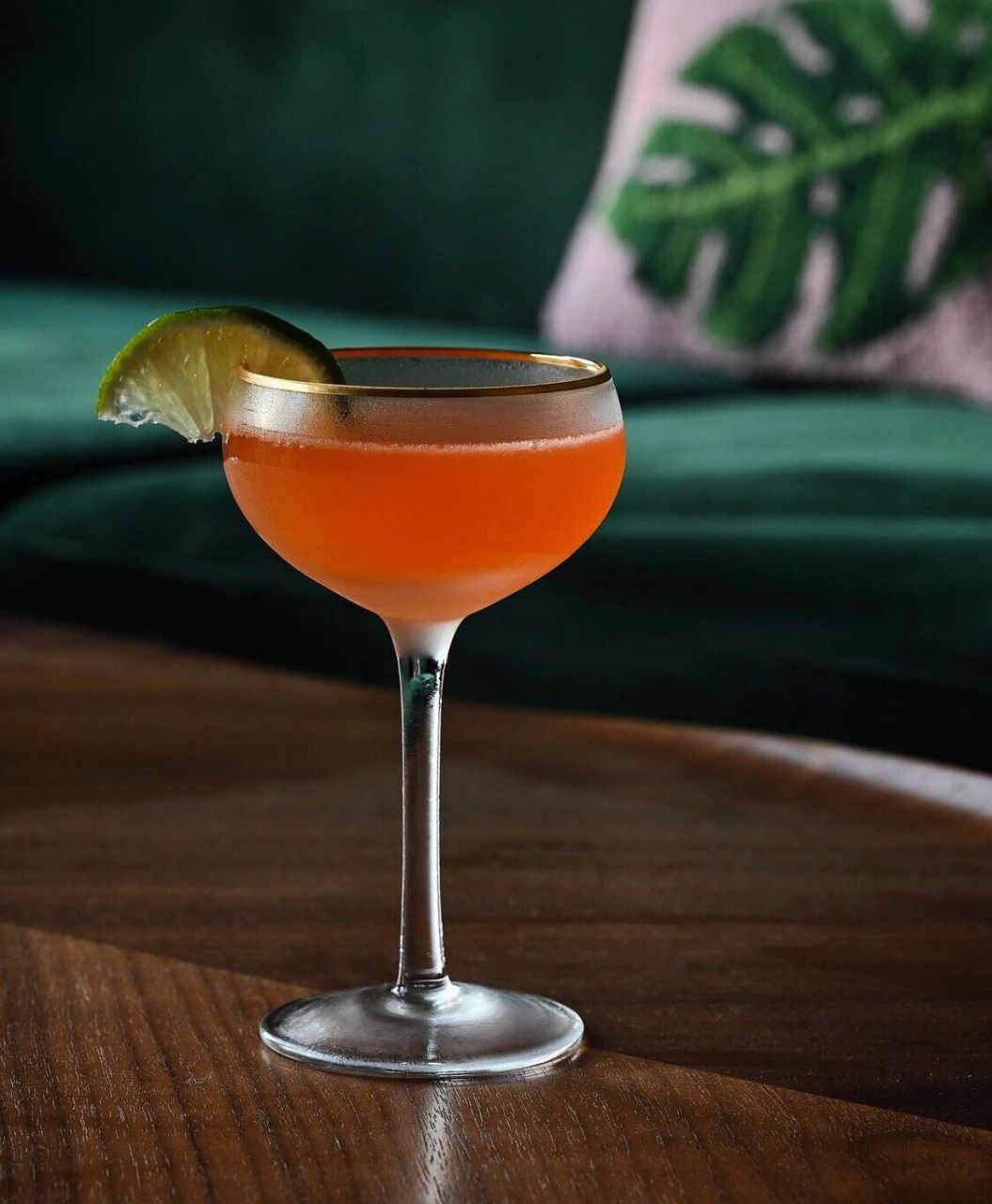 92 烟熏与草药,复杂的酸与烈,炎热夏日除了酸酸甜甜的tiki鸡尾酒,更