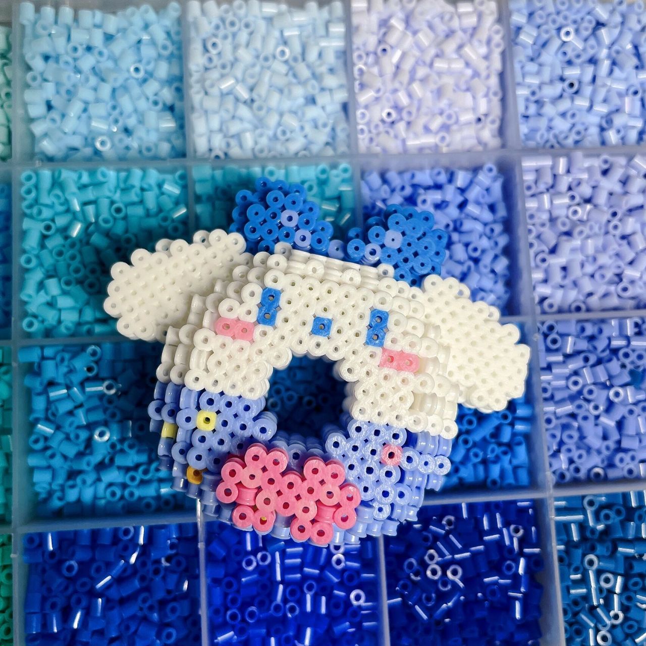 玉桂狗甜甜圈93|立体拼豆 图纸来源豆子	 好喜欢这种甜甜圈系列的