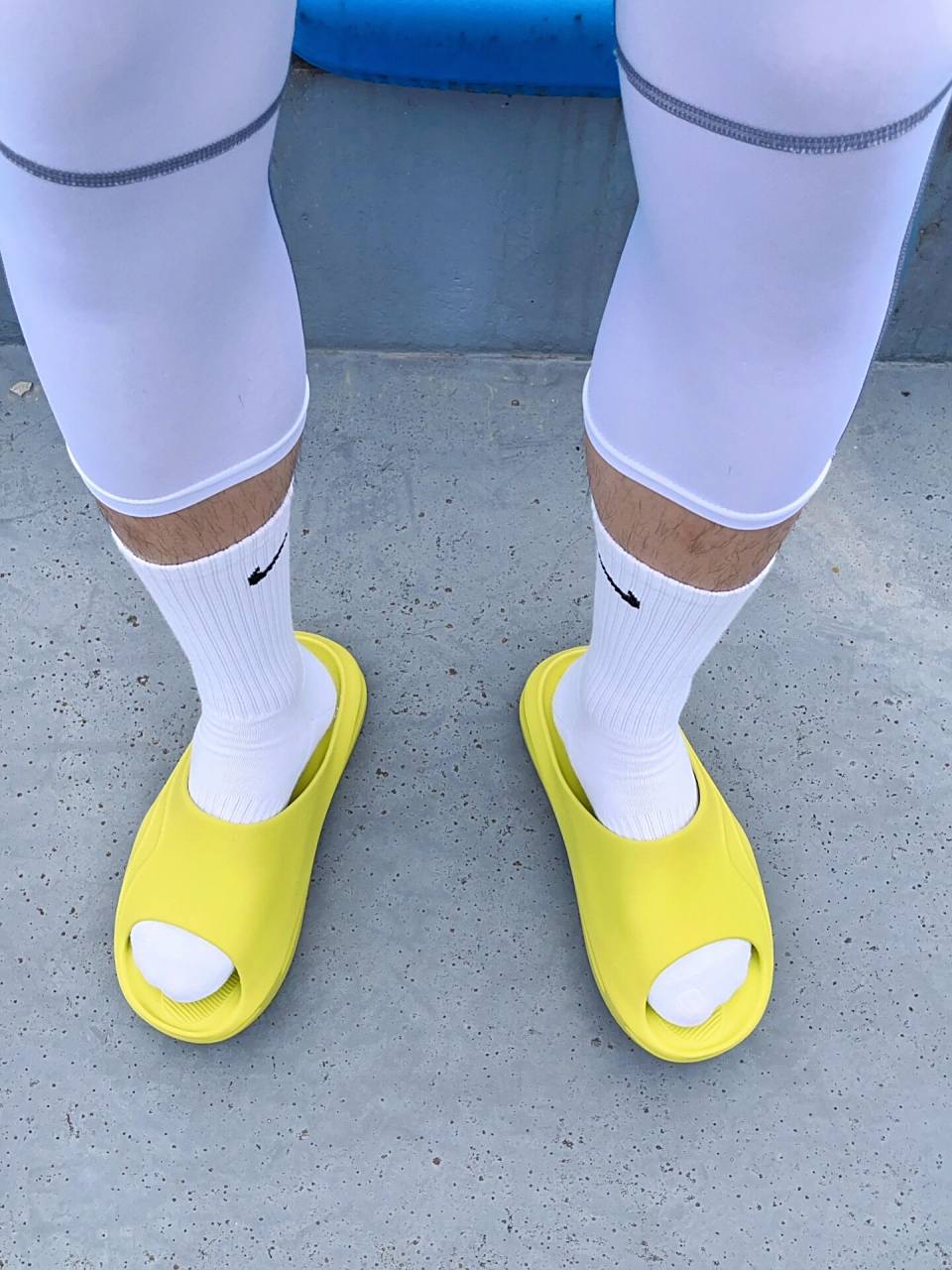 为什么体育生喜欢穿拖鞋配袜子?