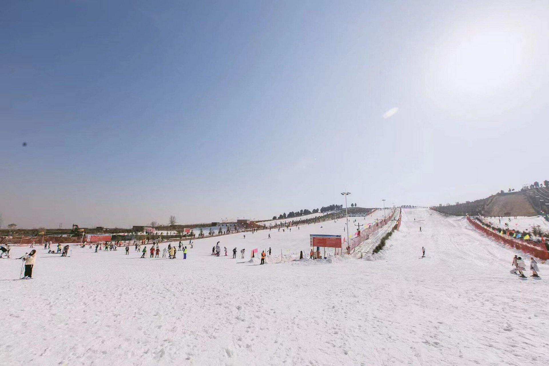 临沂茶山滑雪场图片图片