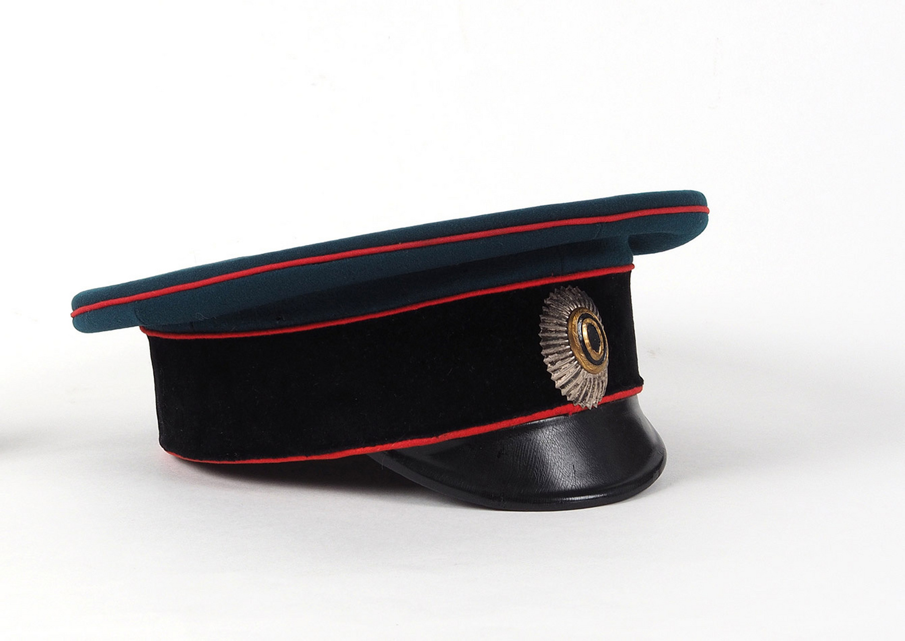 军事收藏:俄罗斯帝国炮兵中校礼服 俄罗斯帝国炮兵中校礼服,主体采用