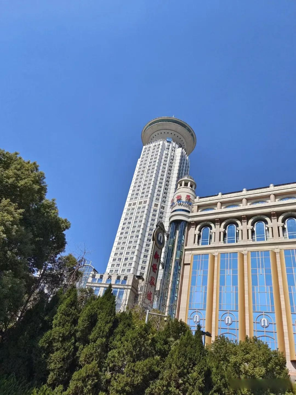 今天听到一个啃老的事,说是新型啃老一族出现了