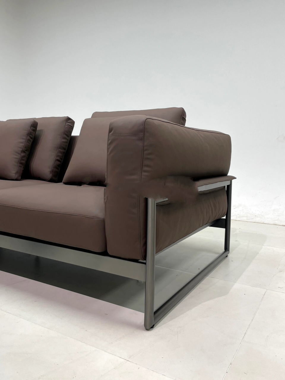 工厂出货实拍钢架沙发|用质感提升品质 7315 zeno light芝诺灯