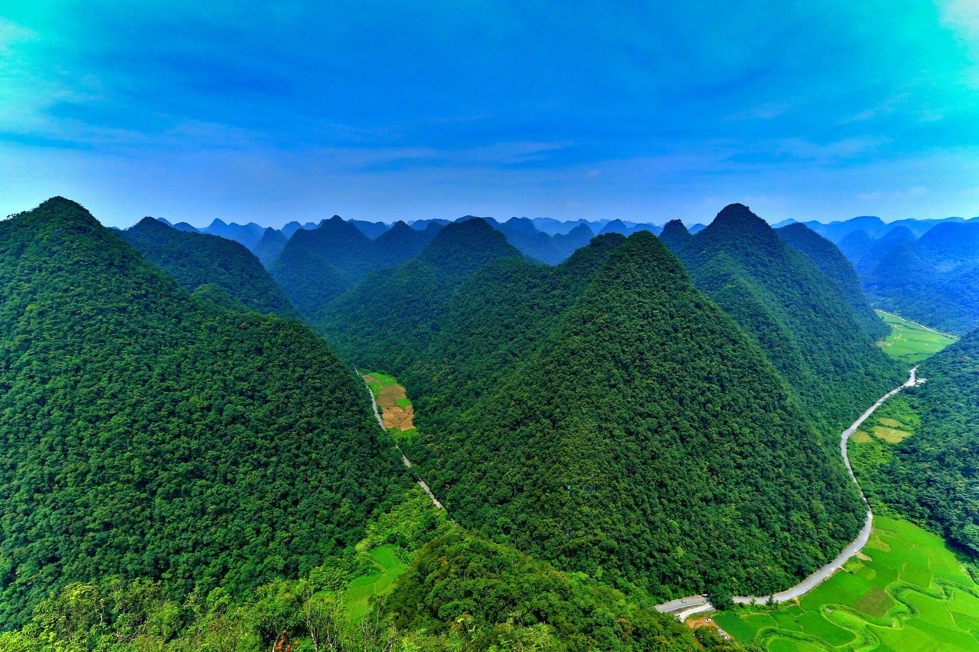 中国自然地理(30)——贵州荔波喀斯特森林 位置:贵州荔波喀斯特位于