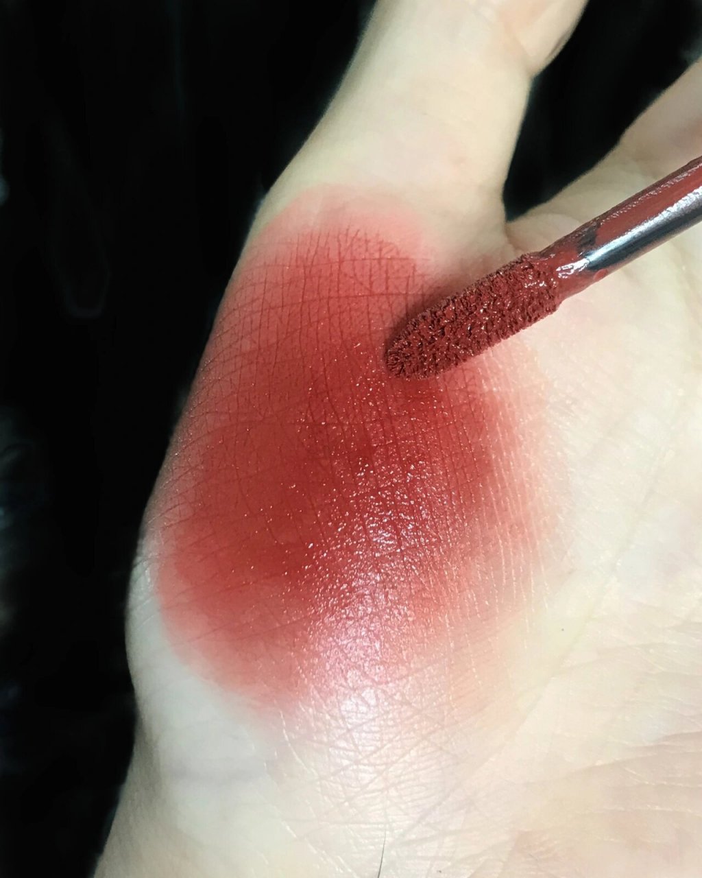 阿玛尼红管206唇釉 7315阿玛尼红管206唇釉复古陶土红棕,冷光下红