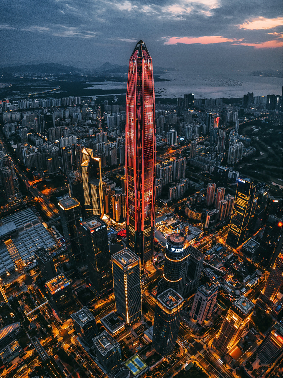 深圳航拍|平安金融中心一柱擎天 平安金融中心是深圳最高的大楼,在中