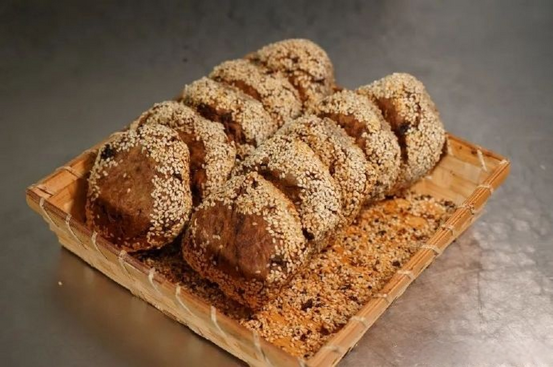 保定美食推荐#  何家烧饼 外皮脆酥,内里柔酥 每一口都有滋有味 热怂