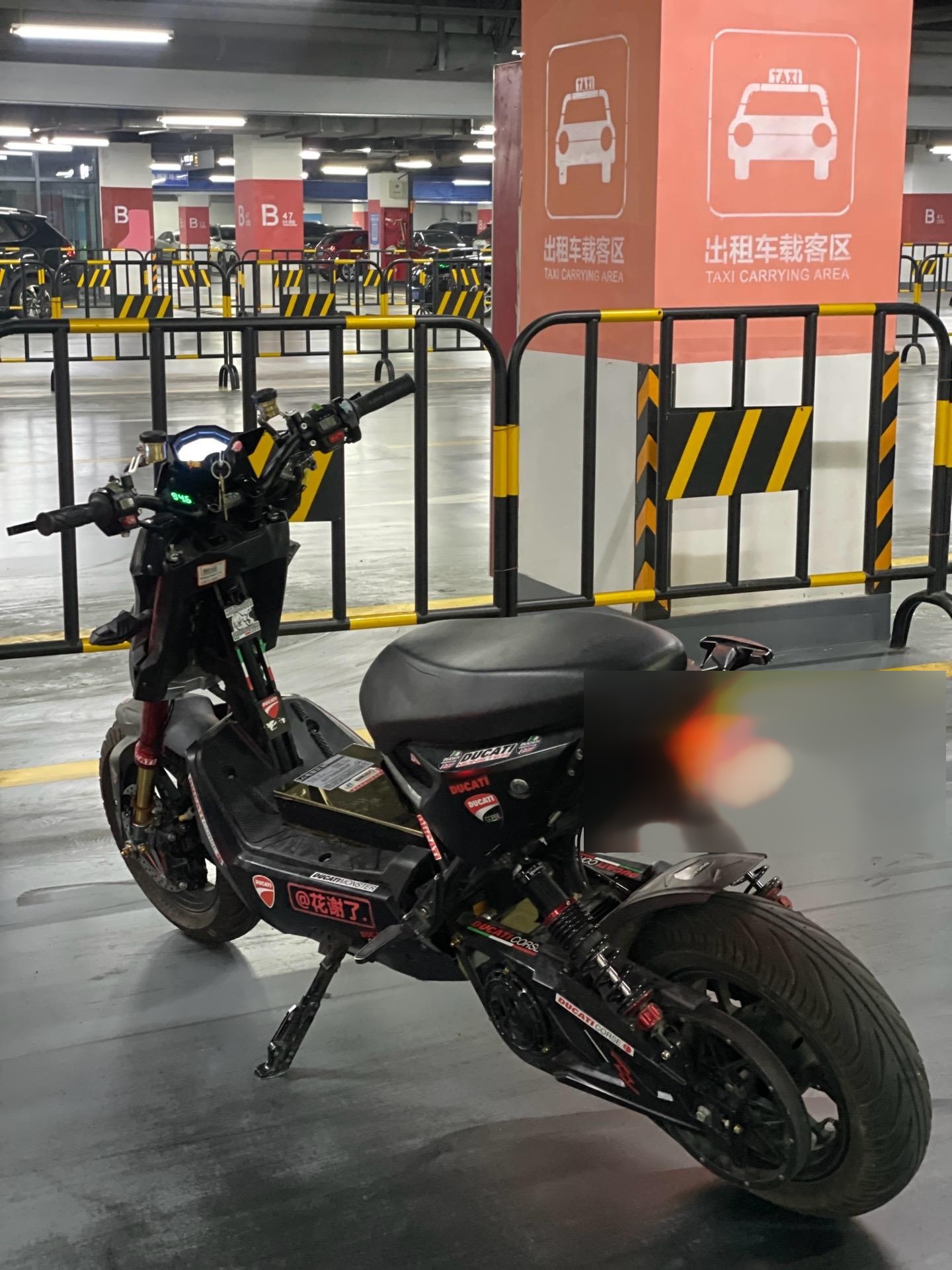 最新到家雅迪虎头战警 9.99给大家上车!