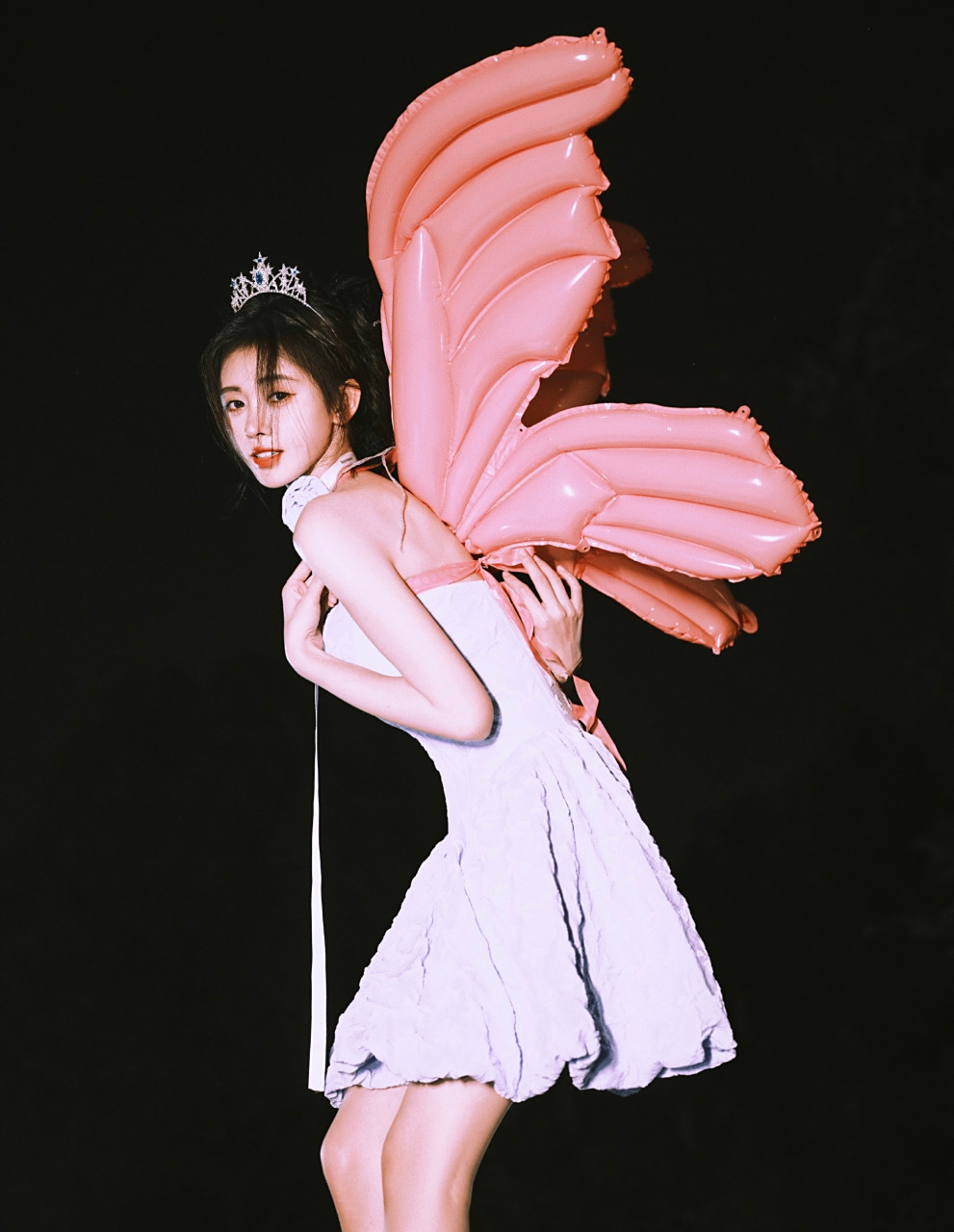 鞠婧祎28岁生日写真,唯美浪漫的小天使,一路成长,探索无限可能.