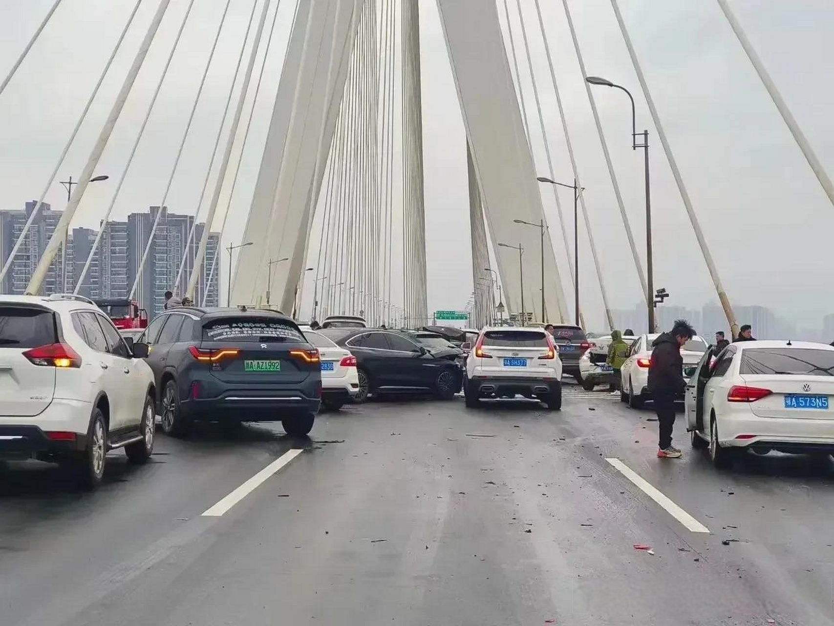 今天,武汉的冬雨淅淅沥沥地下着,空气中弥漫着刺骨的寒意