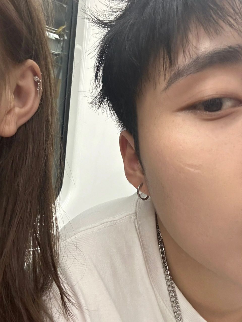 9799打了耳洞的男生有点帅 9699马上打 男男男男男朋友为我穿