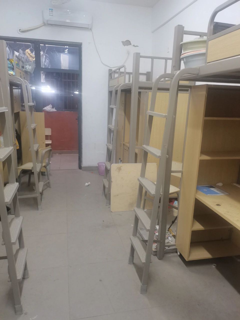 江西陶瓷工艺美术职业技术学院 宿舍四人寝的样子