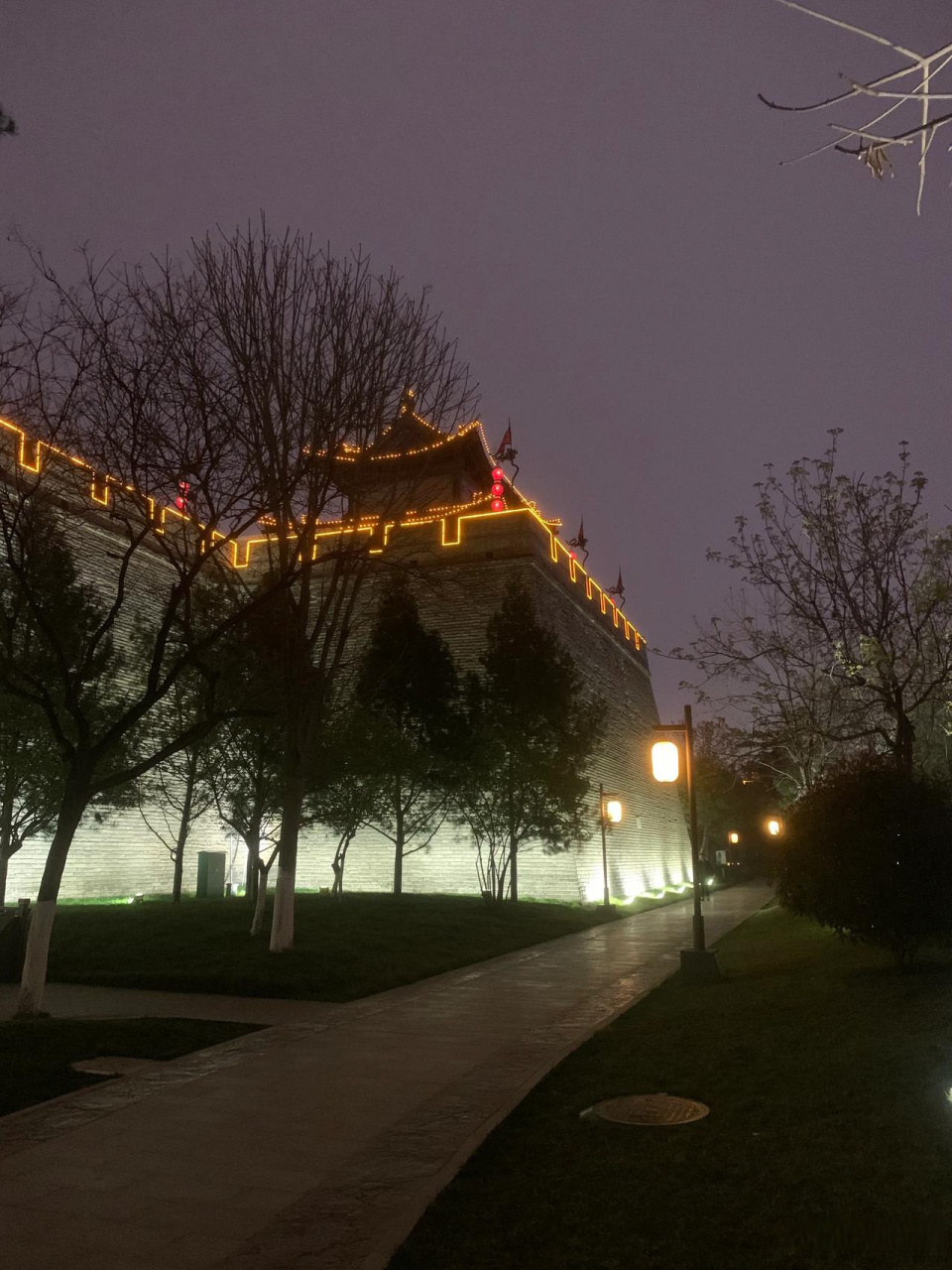 傍晚西安南门护城河边散步,美景尽收眼底!
