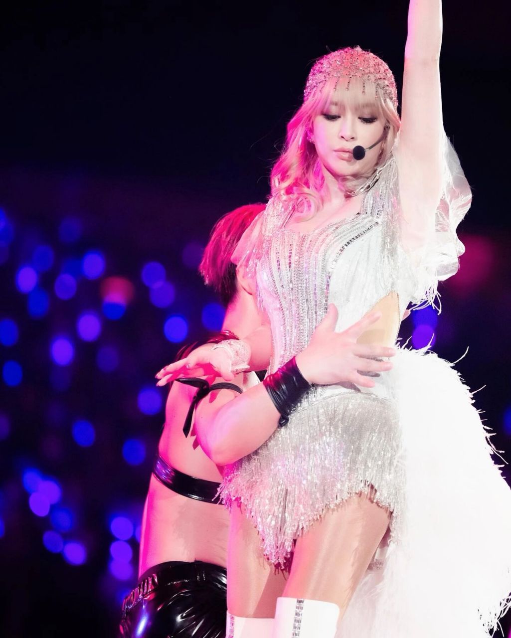 滨崎步出道25周年纪念演唱会 这件衣服太emo了我超喜欢07 只是我和