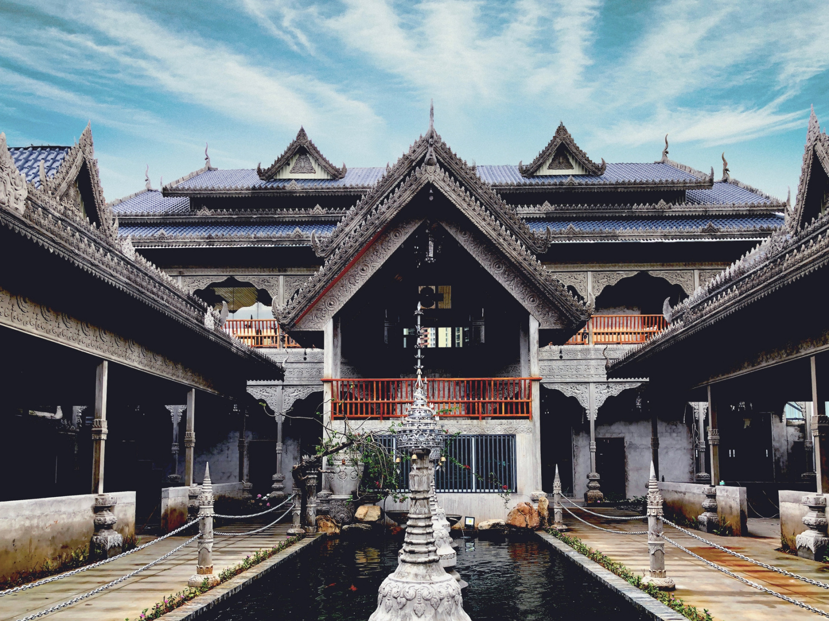 隐秘在德宏瑞丽边境寨子中的傣族建筑之光 02私以为,我位于瑞丽的