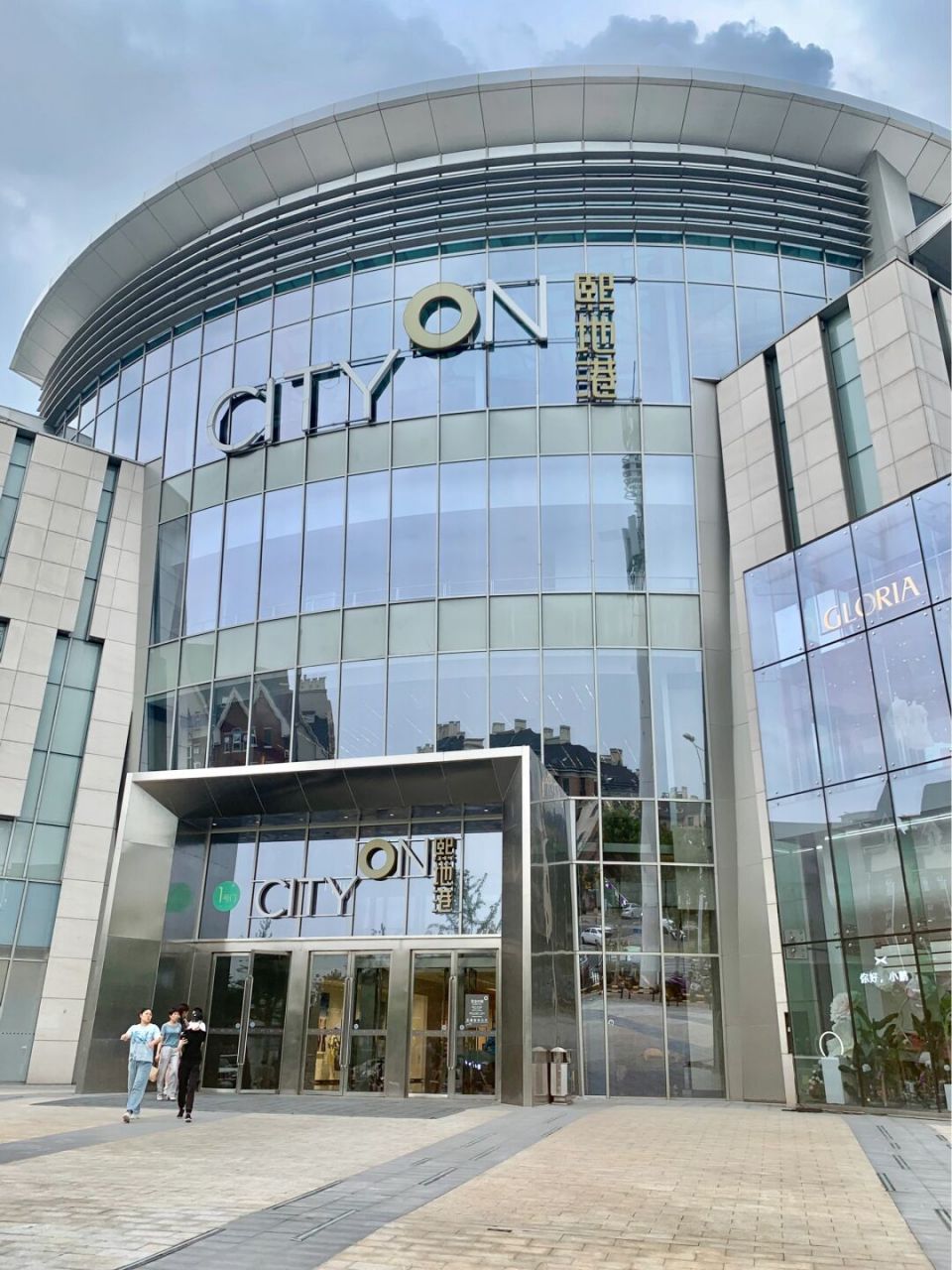 郑州东区最爱逛商场—熙地港 熙地港人不多逛的挺舒服,该有的牌子也都