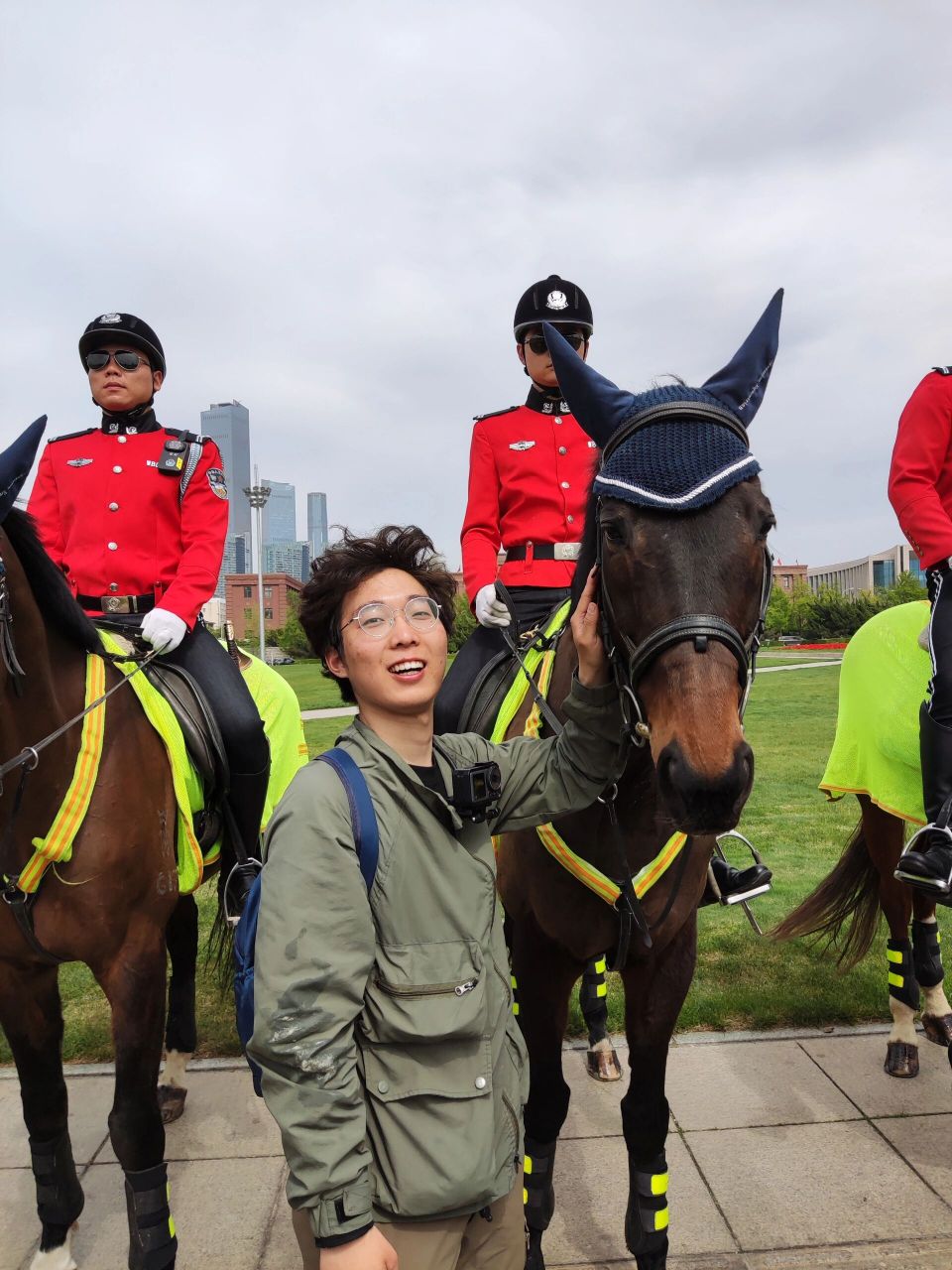 大连男骑警图片