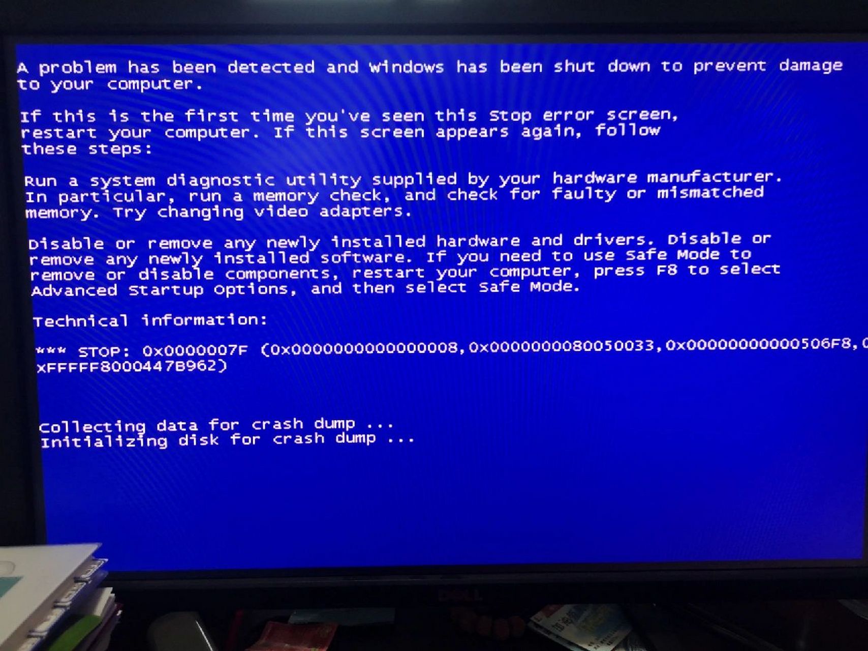 电脑正常使用中突然变成图一   电脑正常使用中突然变成图一,我强制