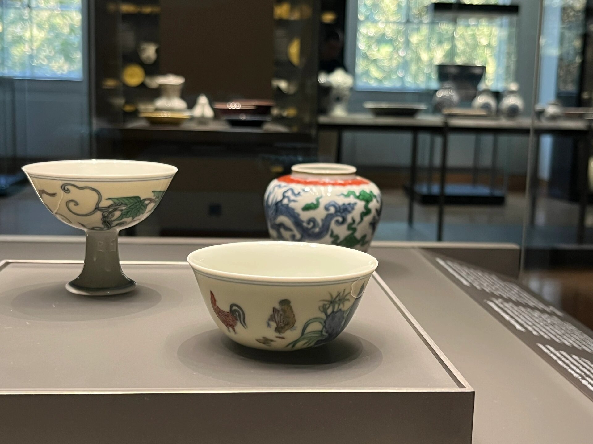 大英博物馆之鸡缸杯 大英博物馆中国瓷器展馆有一只"成化斗彩鸡缸杯"
