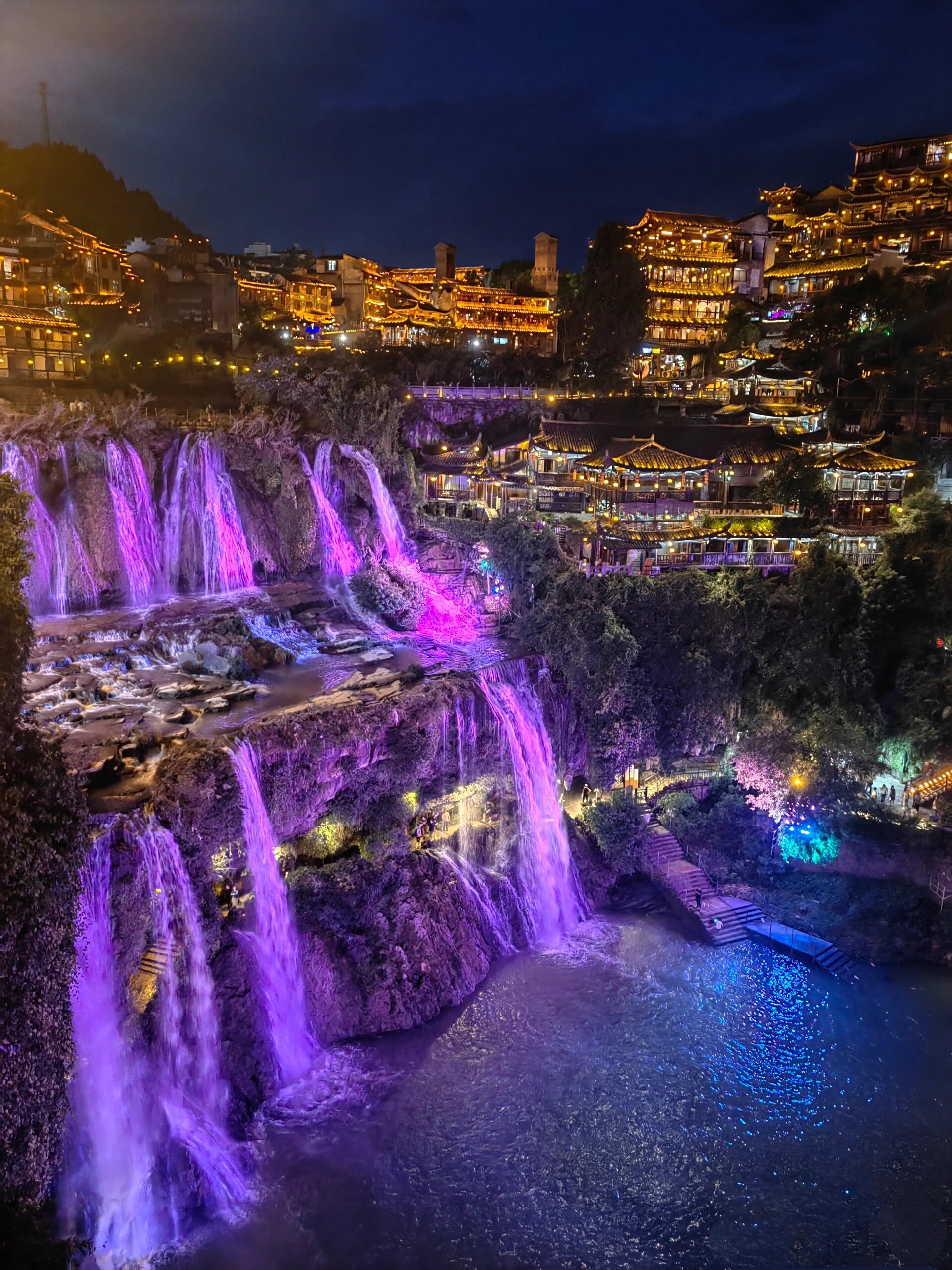 初闻芙蓉镇的美,是从我父亲口中得知,他看了《芙蓉镇》电影,一直对其
