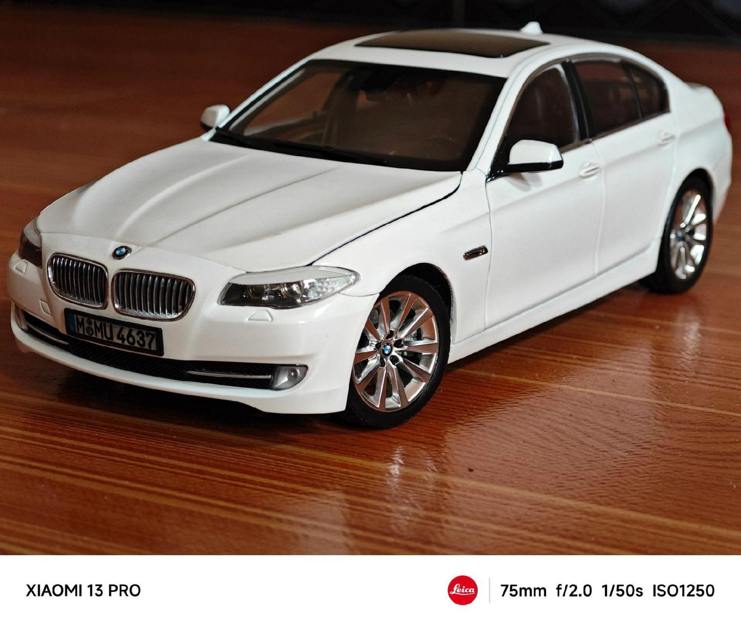 今日开箱宝马5系车模是2013款宝马5系,535i,底盘代号f10,f底盘的宝马