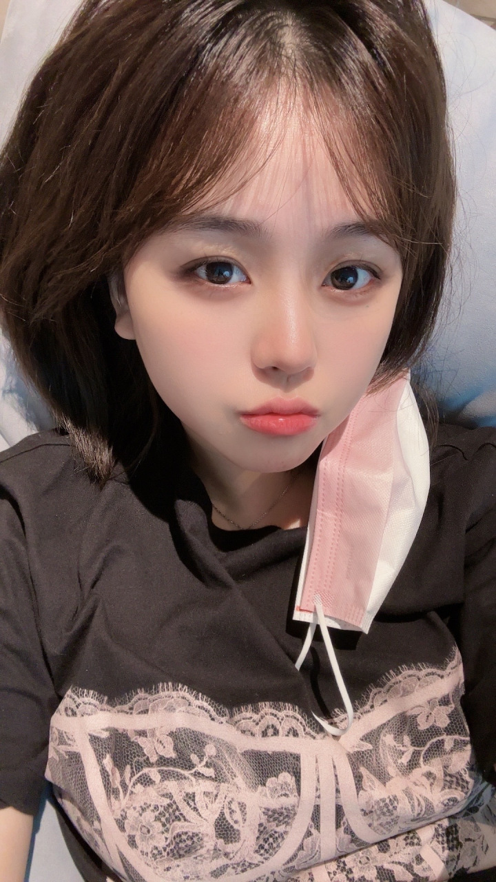 纳豆nado# 新家的灯光照的人有点好看哦