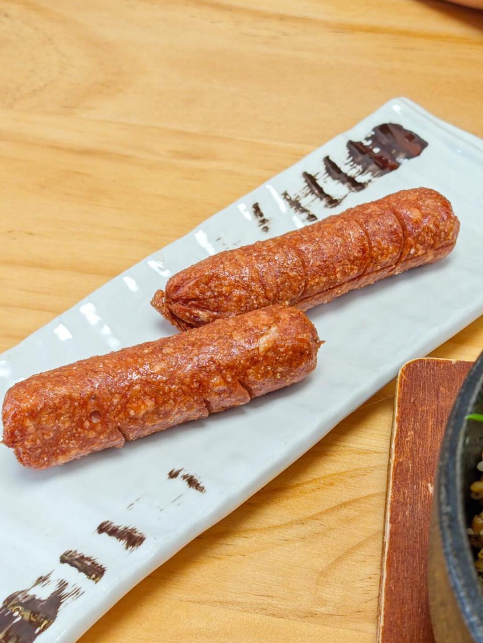 素食也能如此诱人～04 96素烤肠意外逼真,肉质口感让人疑惑,到底