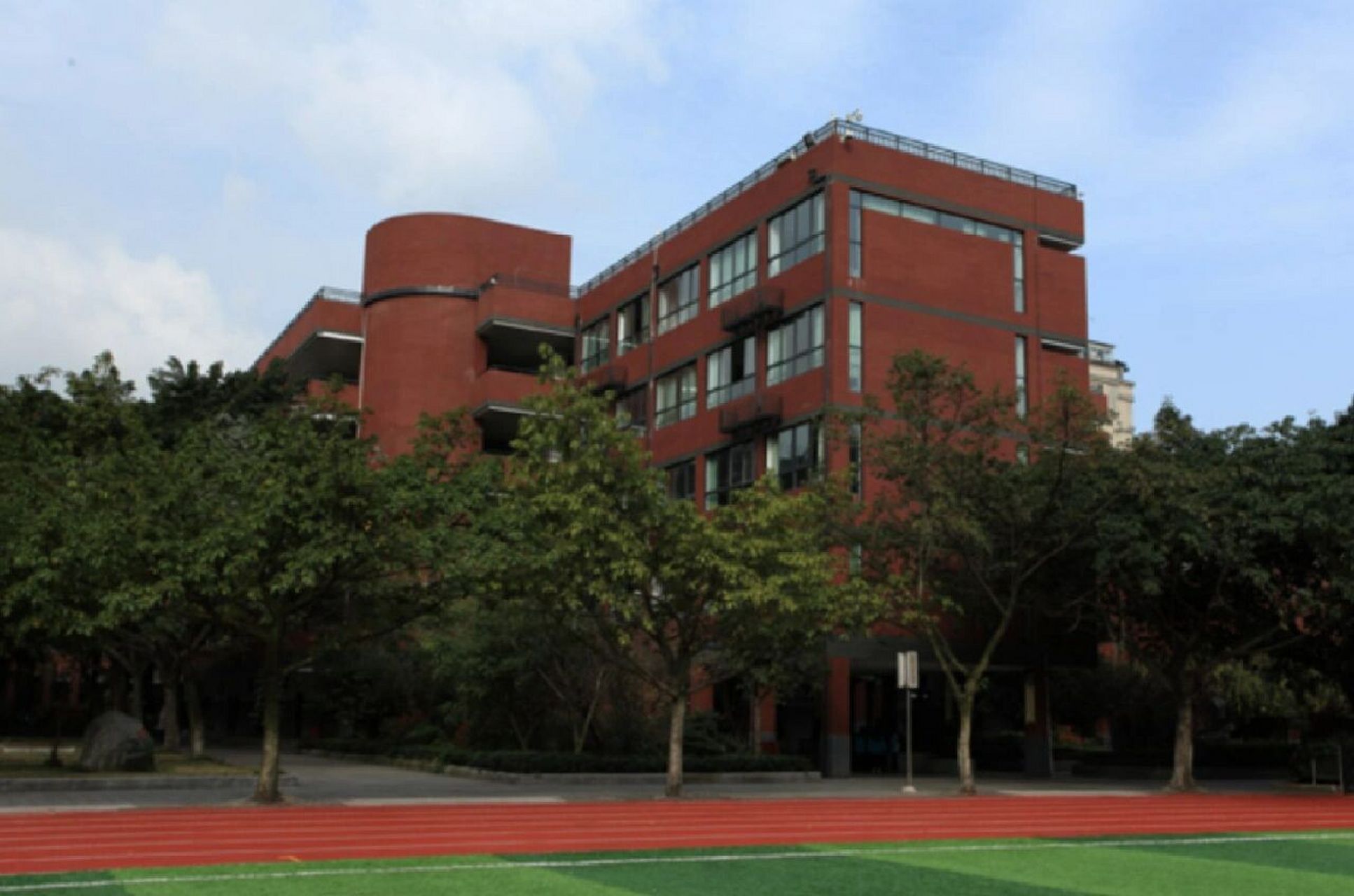 今日分享:玉林中学 (国家重点高中学校) 成都玉林中学芳草校区于1988