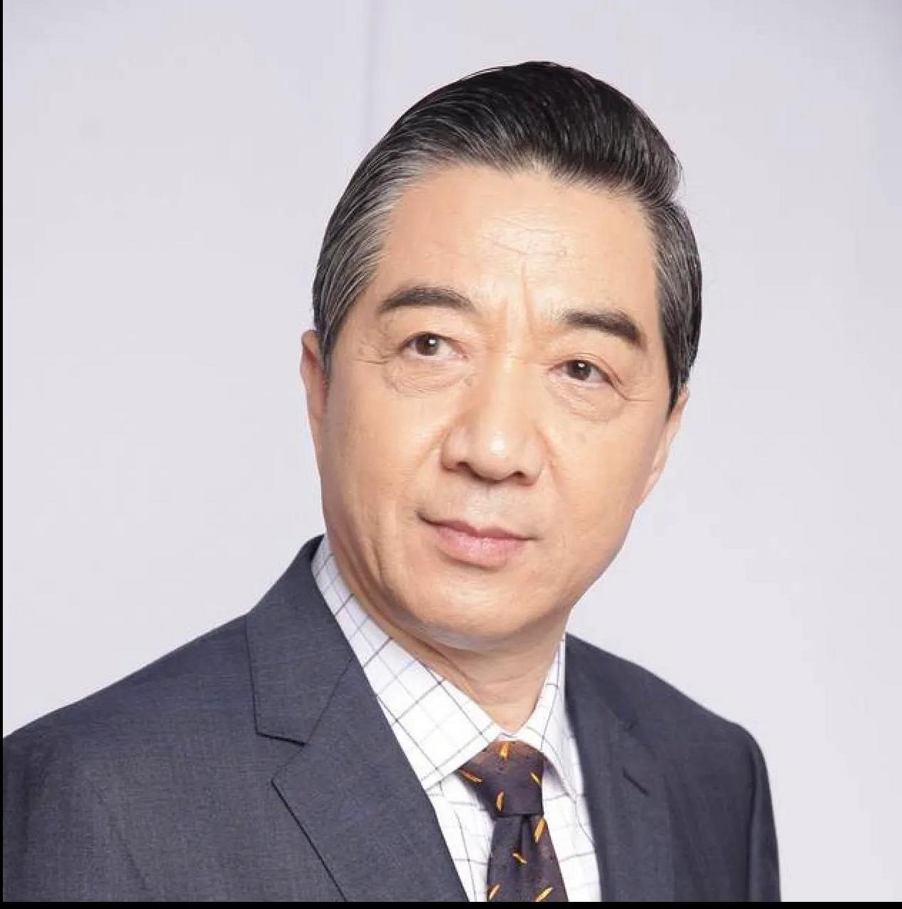 局座张召忠是一位著名的中国军事专家和评论员,他的言论被广泛传播.今