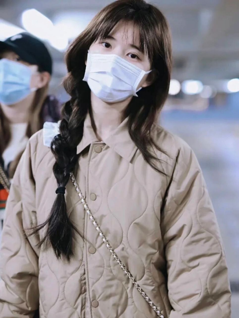 赵露思秋冬私服 | 身着百元小棉服,好甜好米 刷到一组赵露思的机场