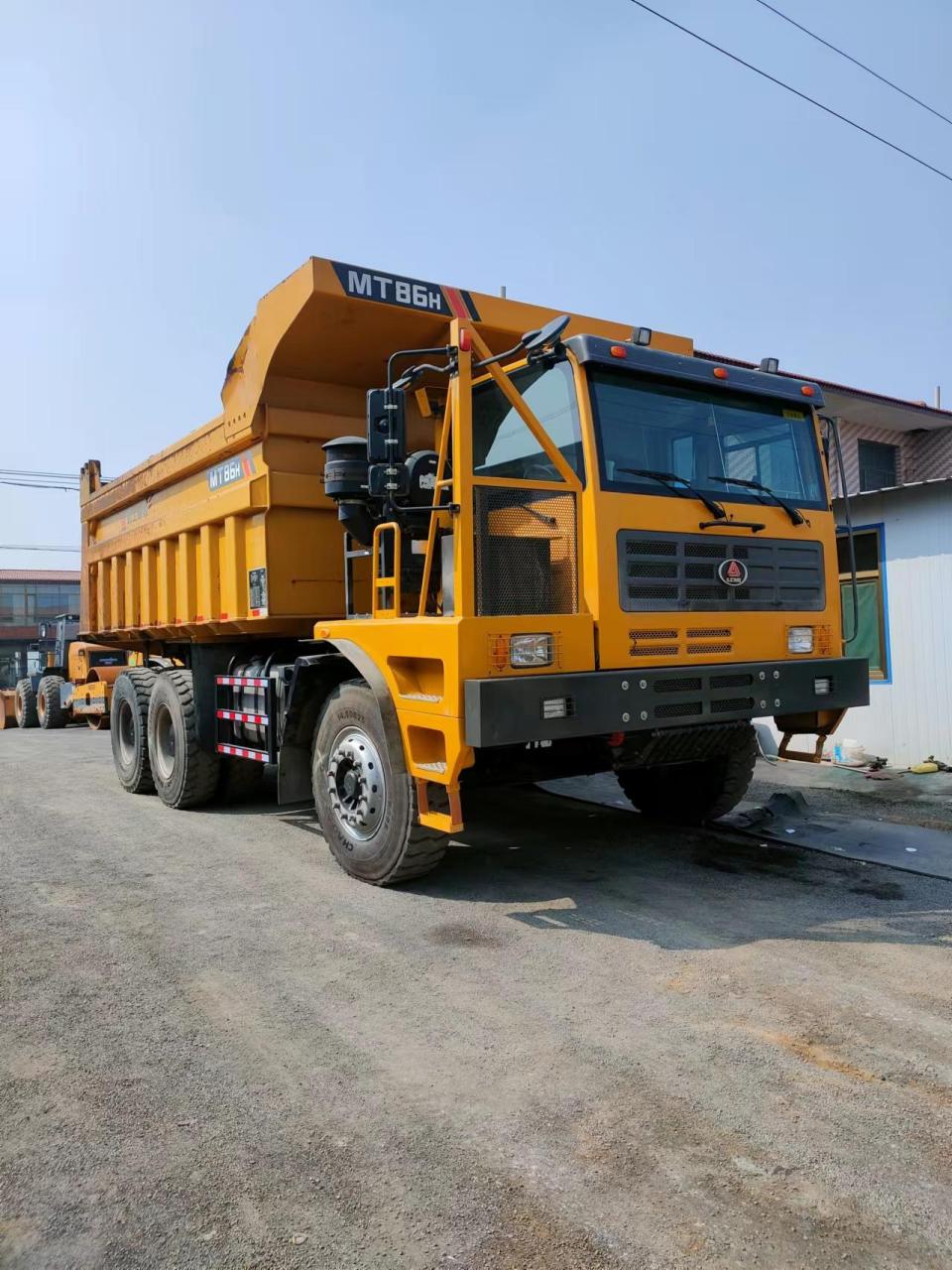 省汾阳市四鑫通二手工程机械,场地几十台二手临工86h 95h矿用宽体车