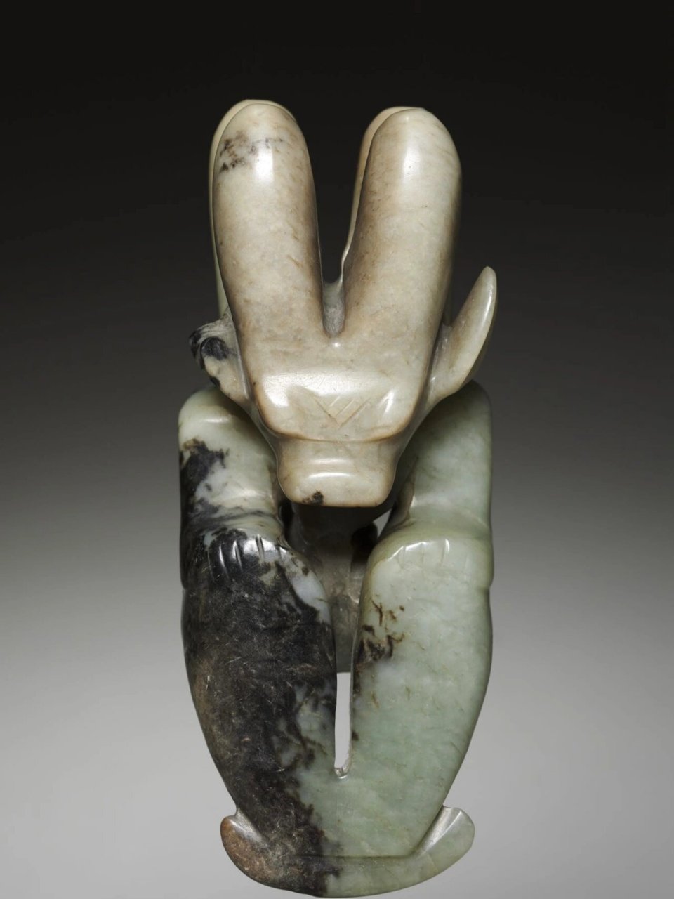 神秘的红山文化牛首玉神人,距今超过五千年 故宫博物院藏的新时期时代