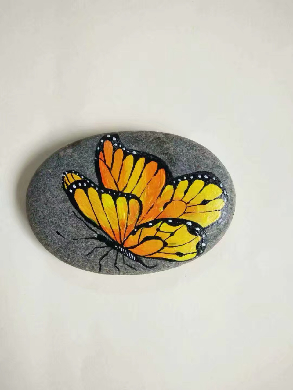 手绘鹅卵石 尝试不同的绘画方式,有没有跟我一样觉得画画是一件非常