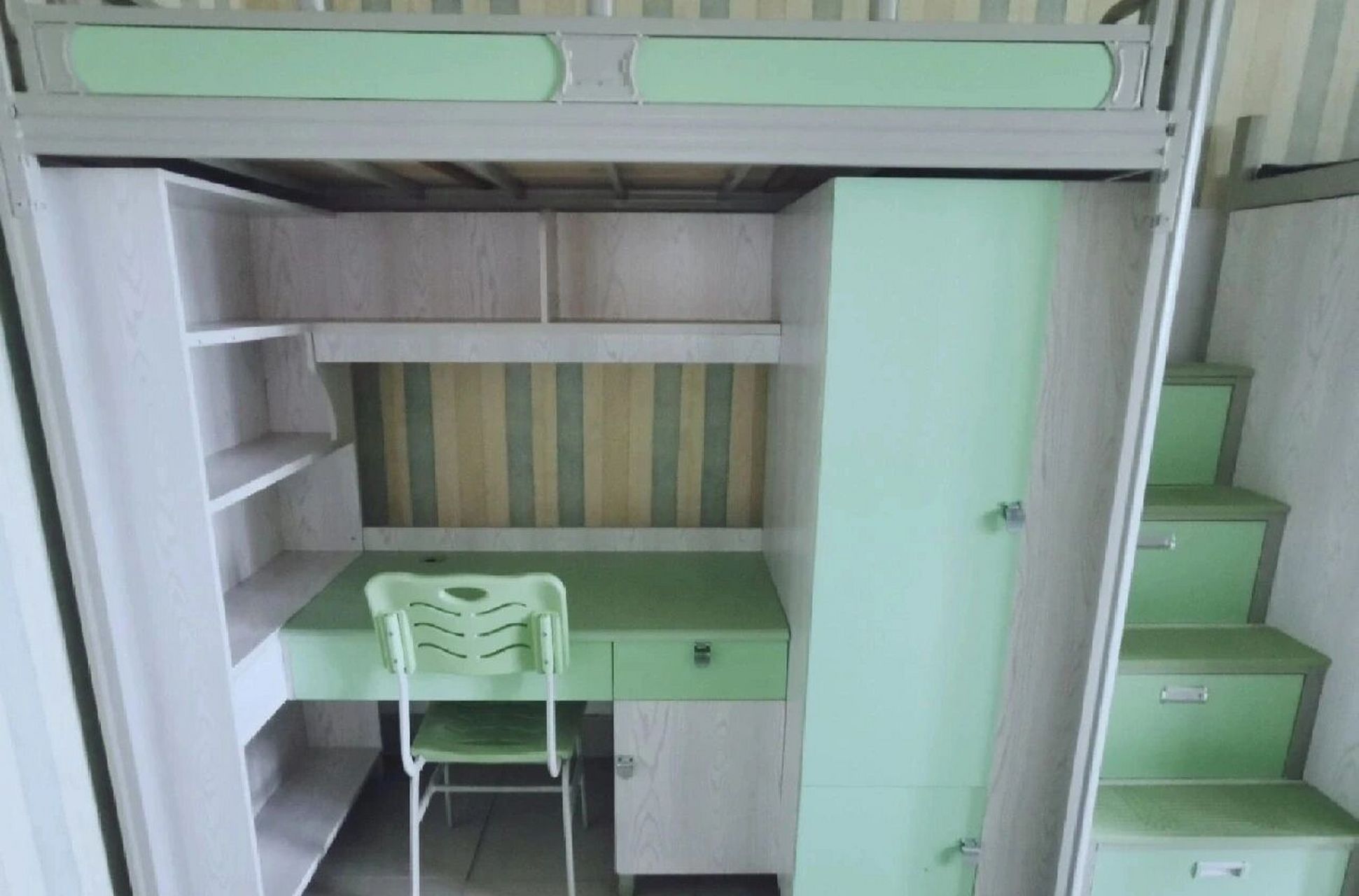 重庆医科大学宿舍 竹苑:有三栋1栋是留学生宿舍2人间, 2和3栋有部分是